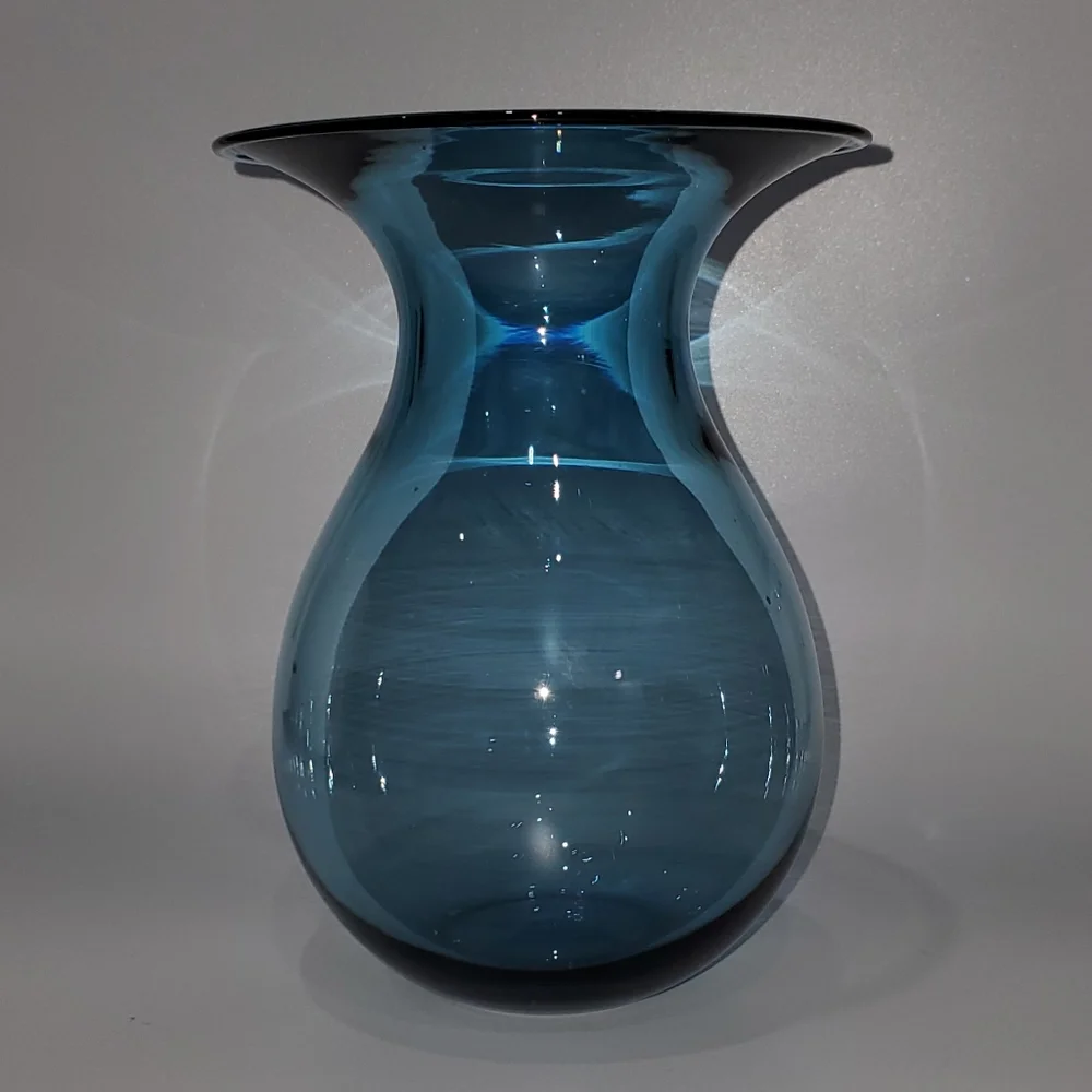 the "Shape" Vase designed by Peter Svarrer for Holmegaard in Water Blue - Picture 9 of 10